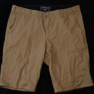 Men’s classic khaki shorts
